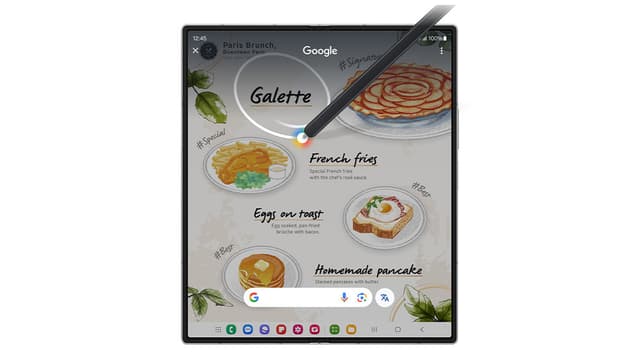 En restaurangmeny är öppen på en Galaxy Z Fold6 och en S Pen används för att ringa runt Galette